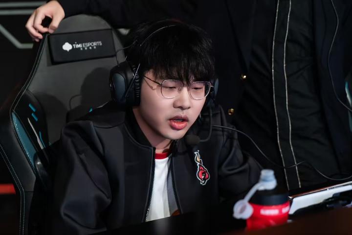 IM电竞-逐出国足第一天奖励远射必进卡